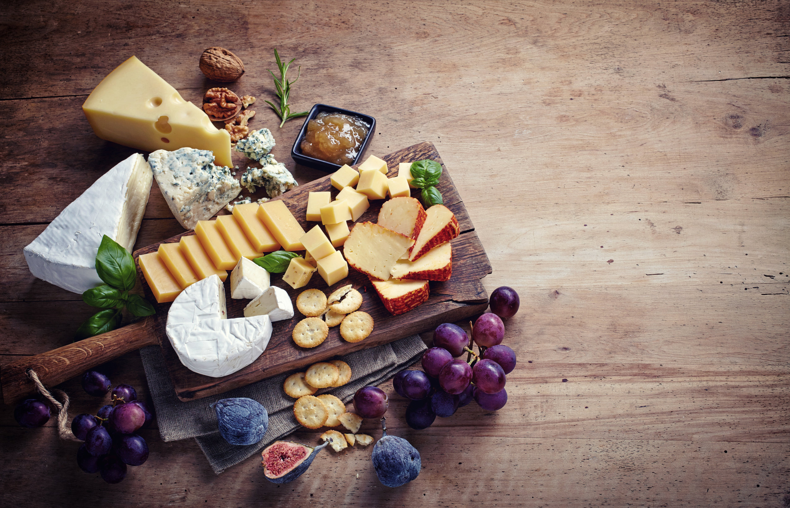 Cómo preparar una tabla de quesos con mermelada y miel – Jumel